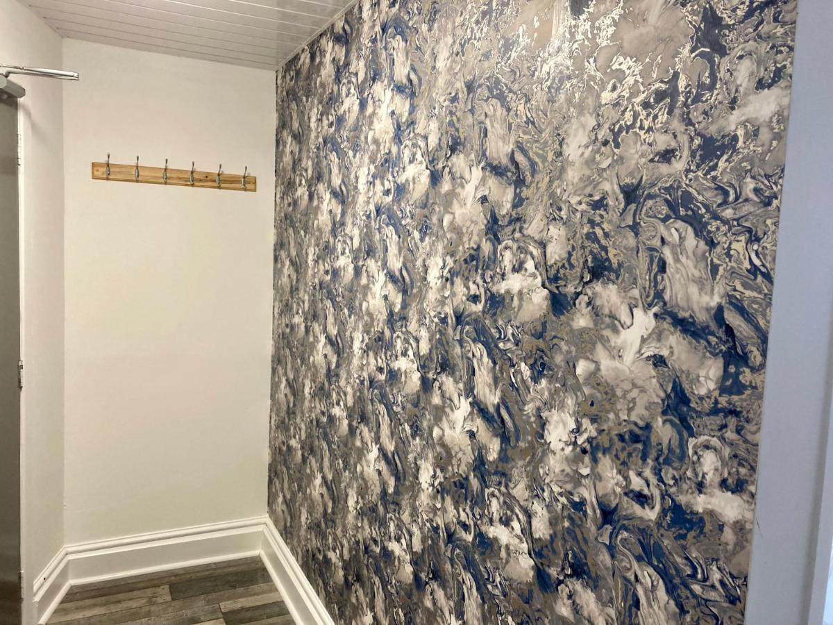 A Wave From It Apartment