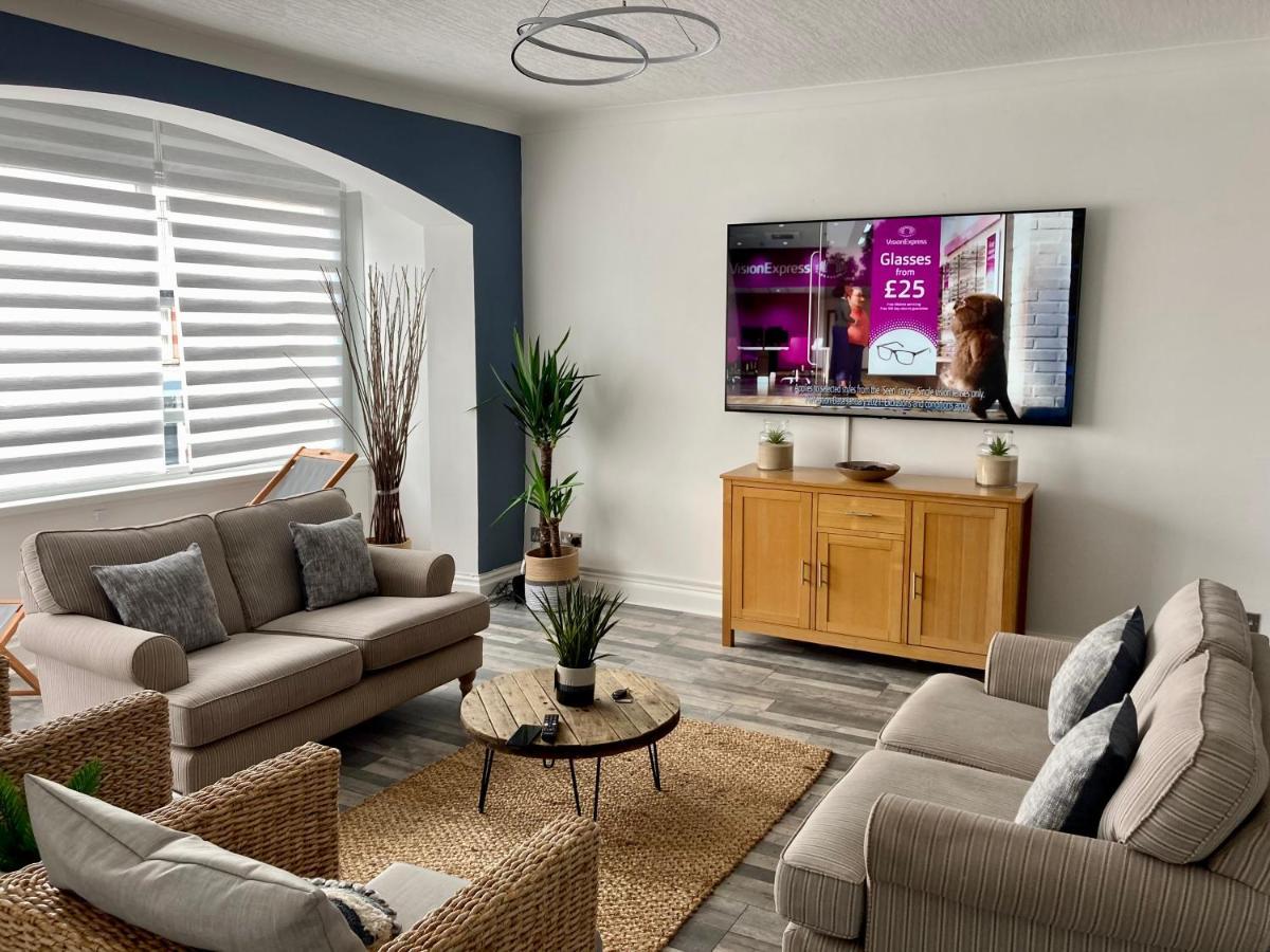 A Wave From It Apartment *