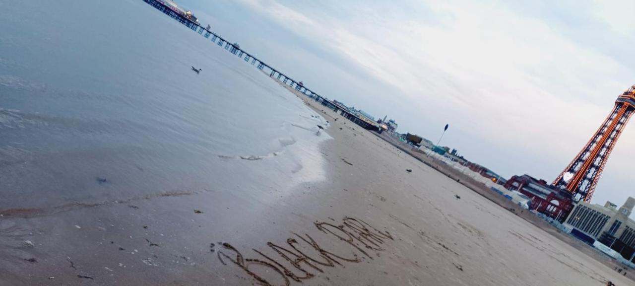 Black Pearl Luxury * Blackpool