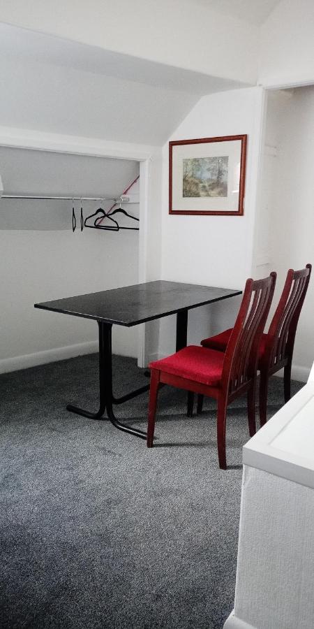 Victoria's - 3 Large Bedroom * Blackpool
