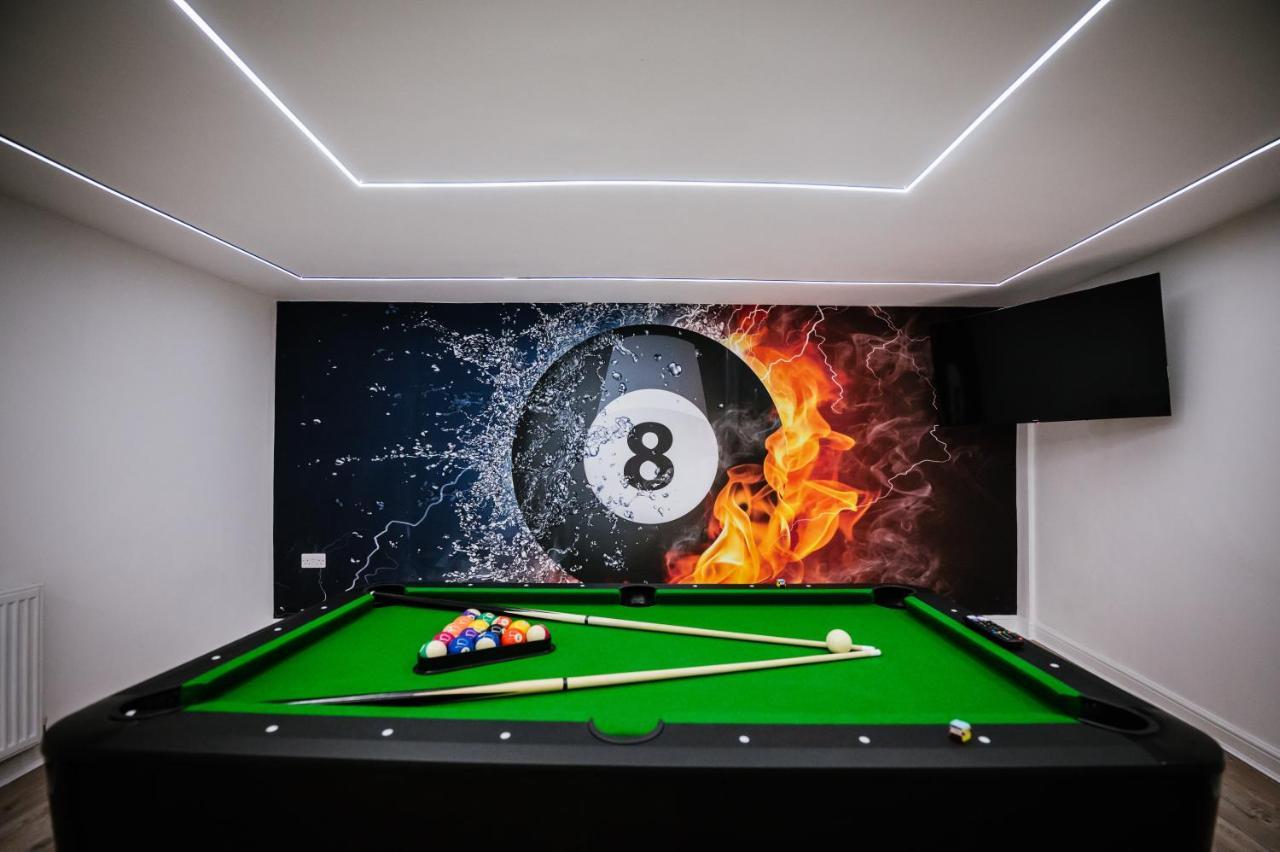 Modern House Sleeps 18 Or Perfect For Large Family. Blackpool