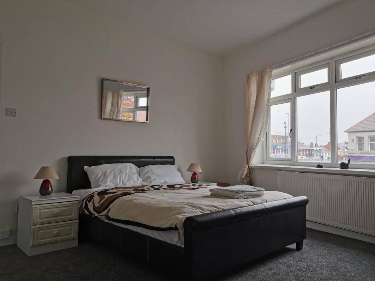 Victoria's - 3 Large Bedroom Apartment *