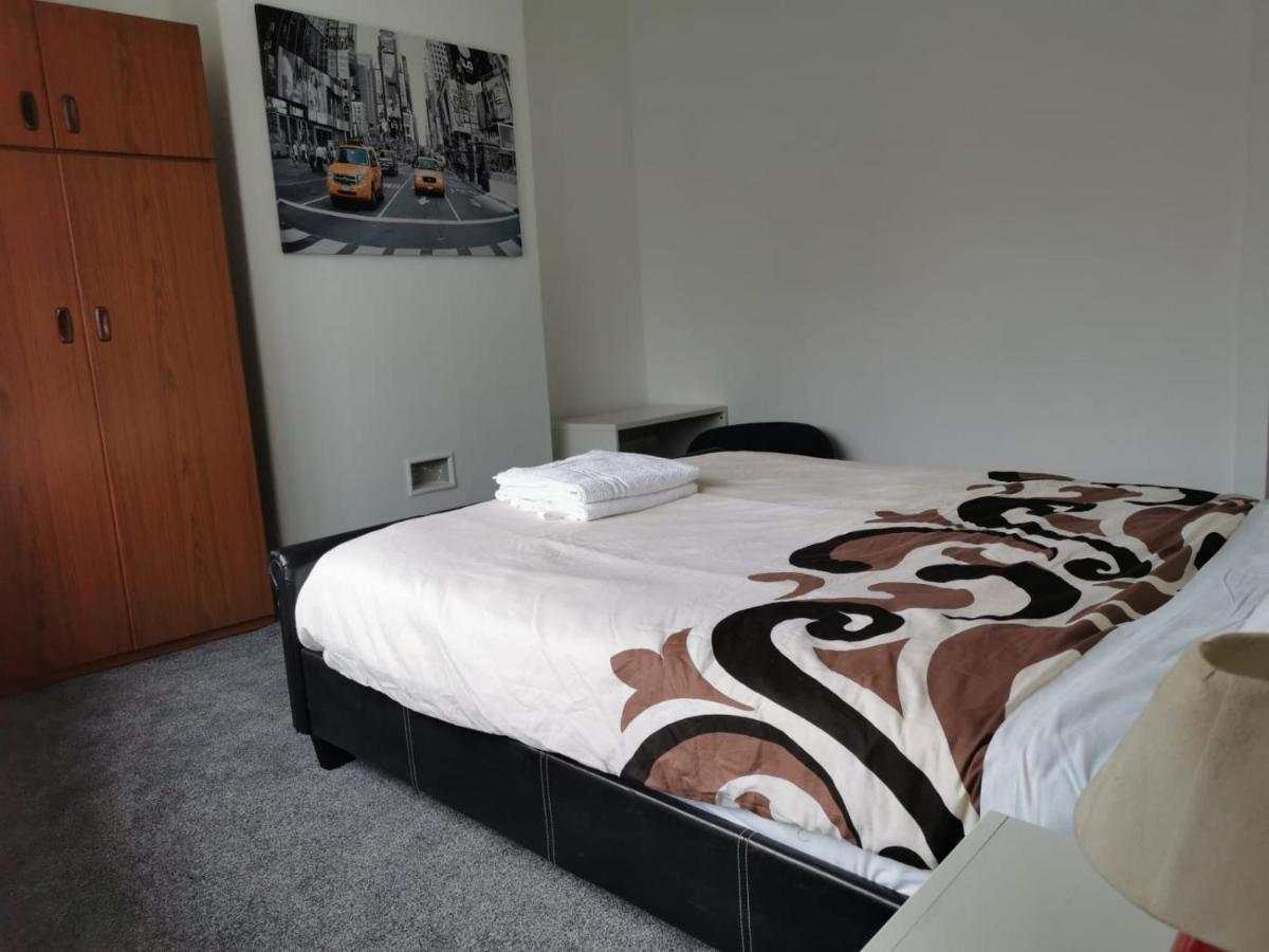 Victoria's - 3 Large Bedroom * Blackpool