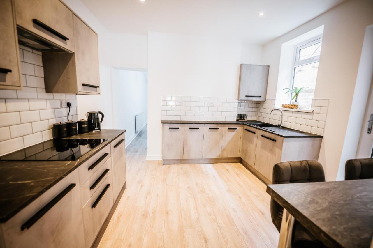 Holiday home Modern House Sleeps 18 Or Perfect For Large Family. *