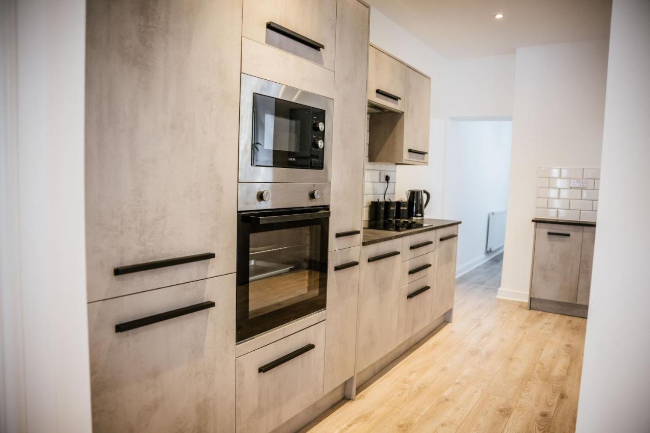 Holiday home Modern House Sleeps 18 Or Perfect For Large Family.