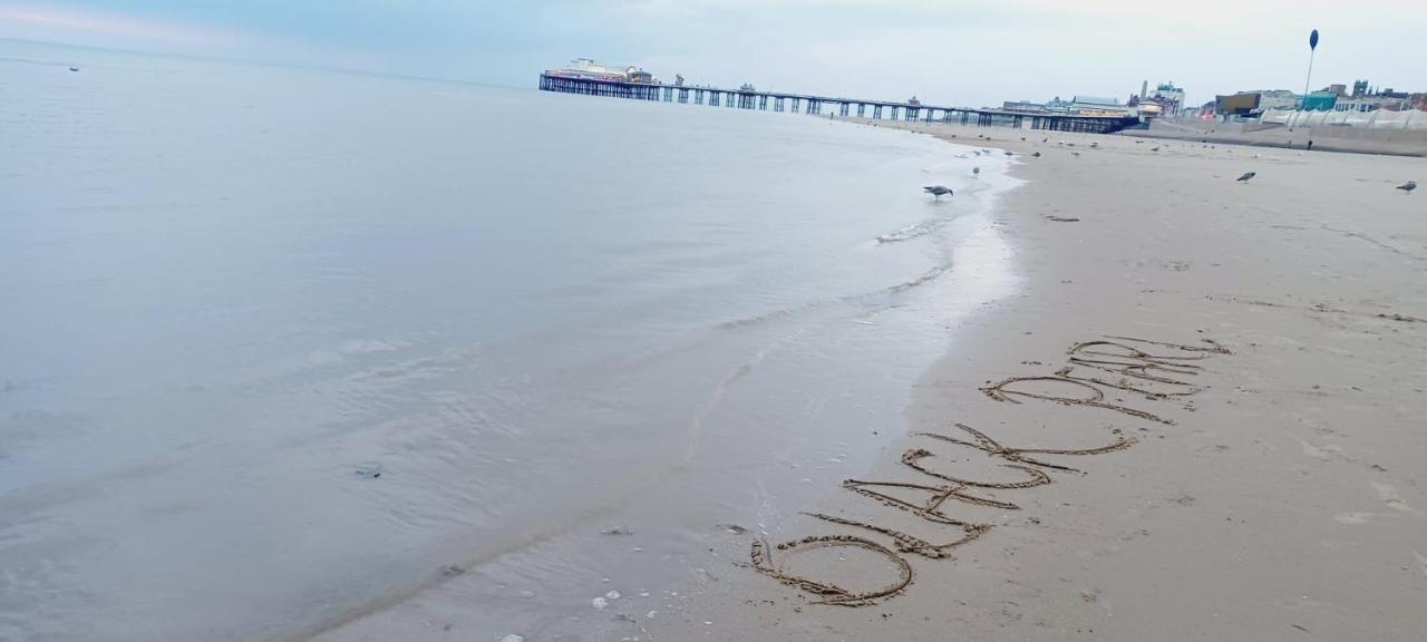 Black Pearl Luxury * Blackpool