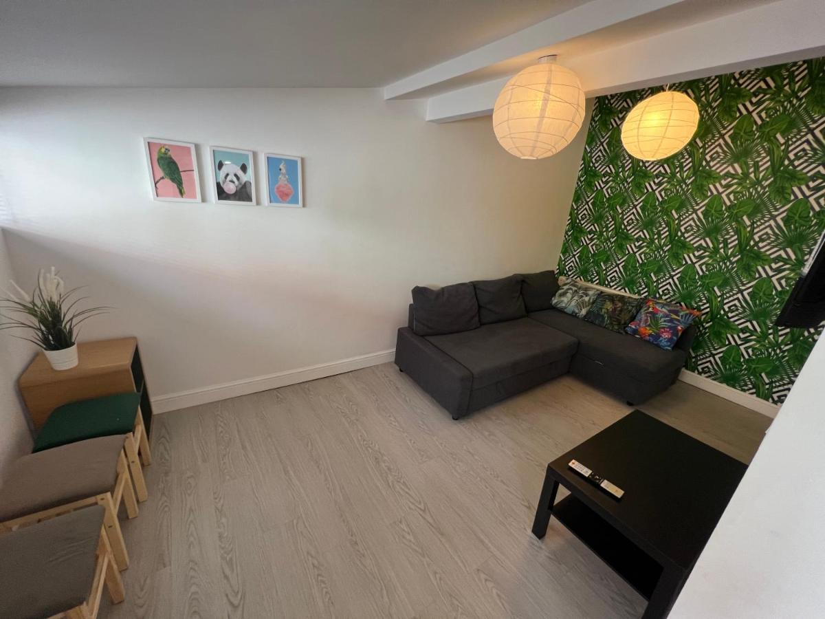 Tropical Apartment, 10 Min From Tower, Outside Space, Sleeps 12 Apartment