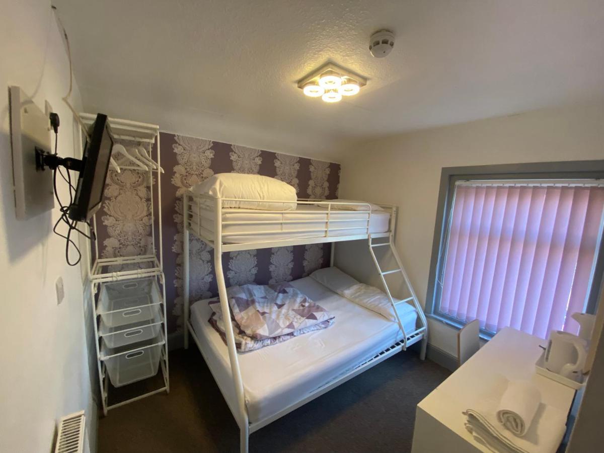 Arnies Bed & Breakfast Blackpool