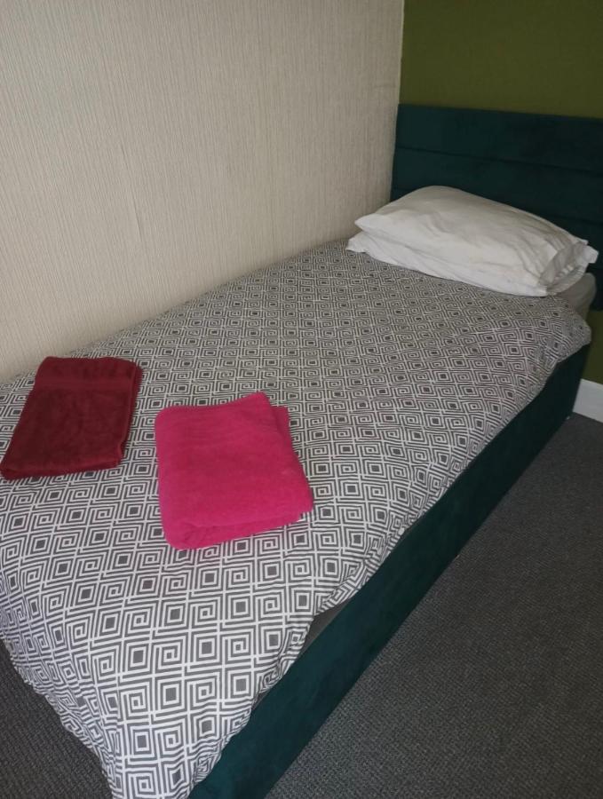 Kirkstead Guesthouse, Pet Friendly Available, Everyone Welcome * Blackpool