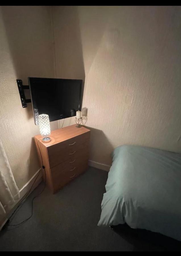 Kirkstead Guesthouse, Pet Friendly Available, Everyone Welcome * Blackpool
