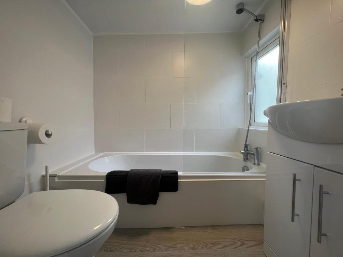 Tropical Apartment, 10 Min From Tower, Outside Space, Sleeps 12 Apartment