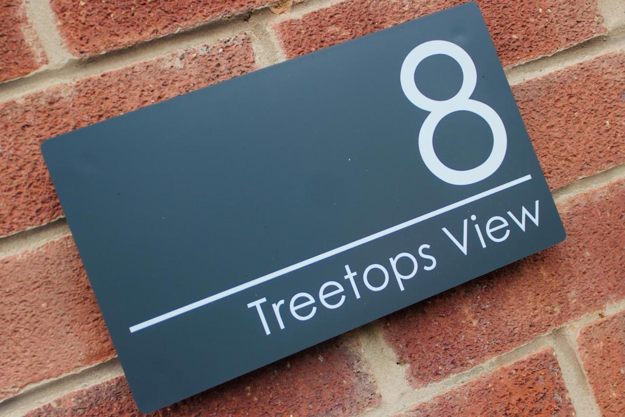 Treetops View - Cheerful & Modern In Bispham, Holiday home Blackpool