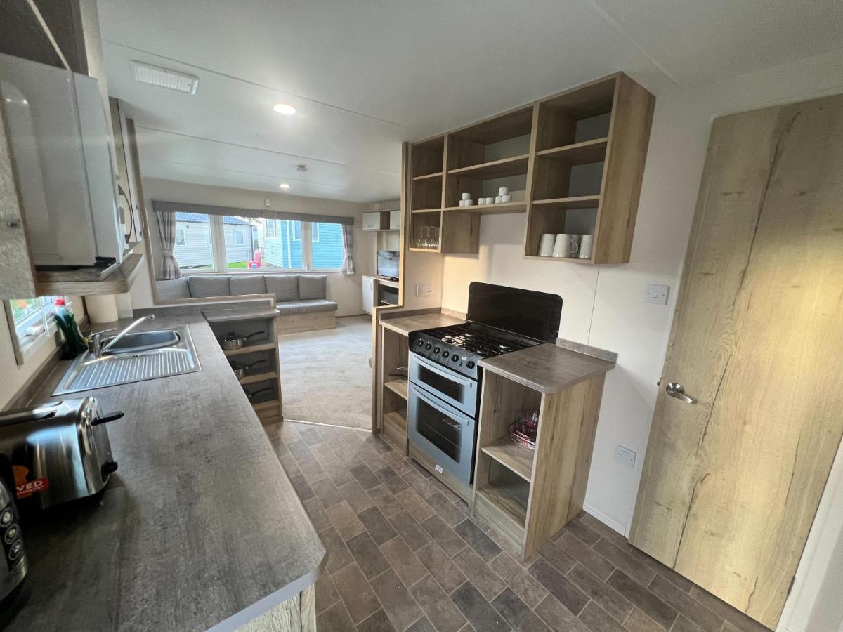 Haven Marton Mere Caravan In Apartment