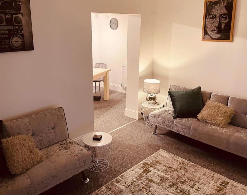 Luxury 3 Bed Sleeps 6-8 Apartment Blackpool