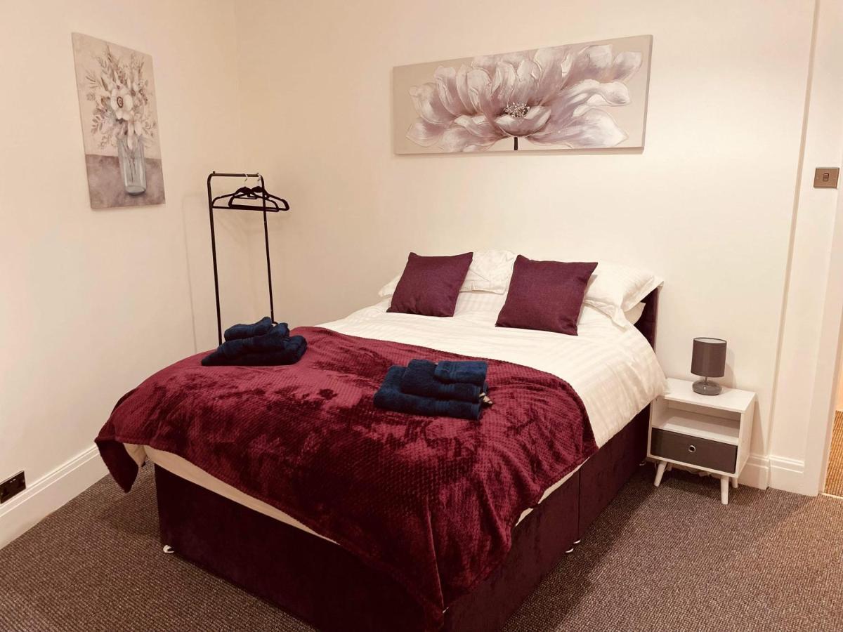 Luxury 3 Bed Sleeps 6-8