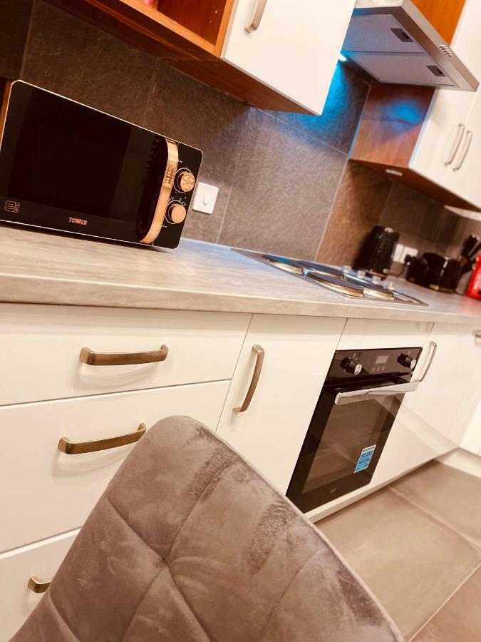 Apartment Luxury 3 Bed Sleeps 6-8
