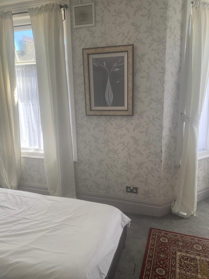Guest house Macleods