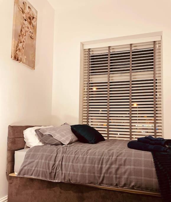Apartment Luxury 3 Bed Sleeps 6-8 *