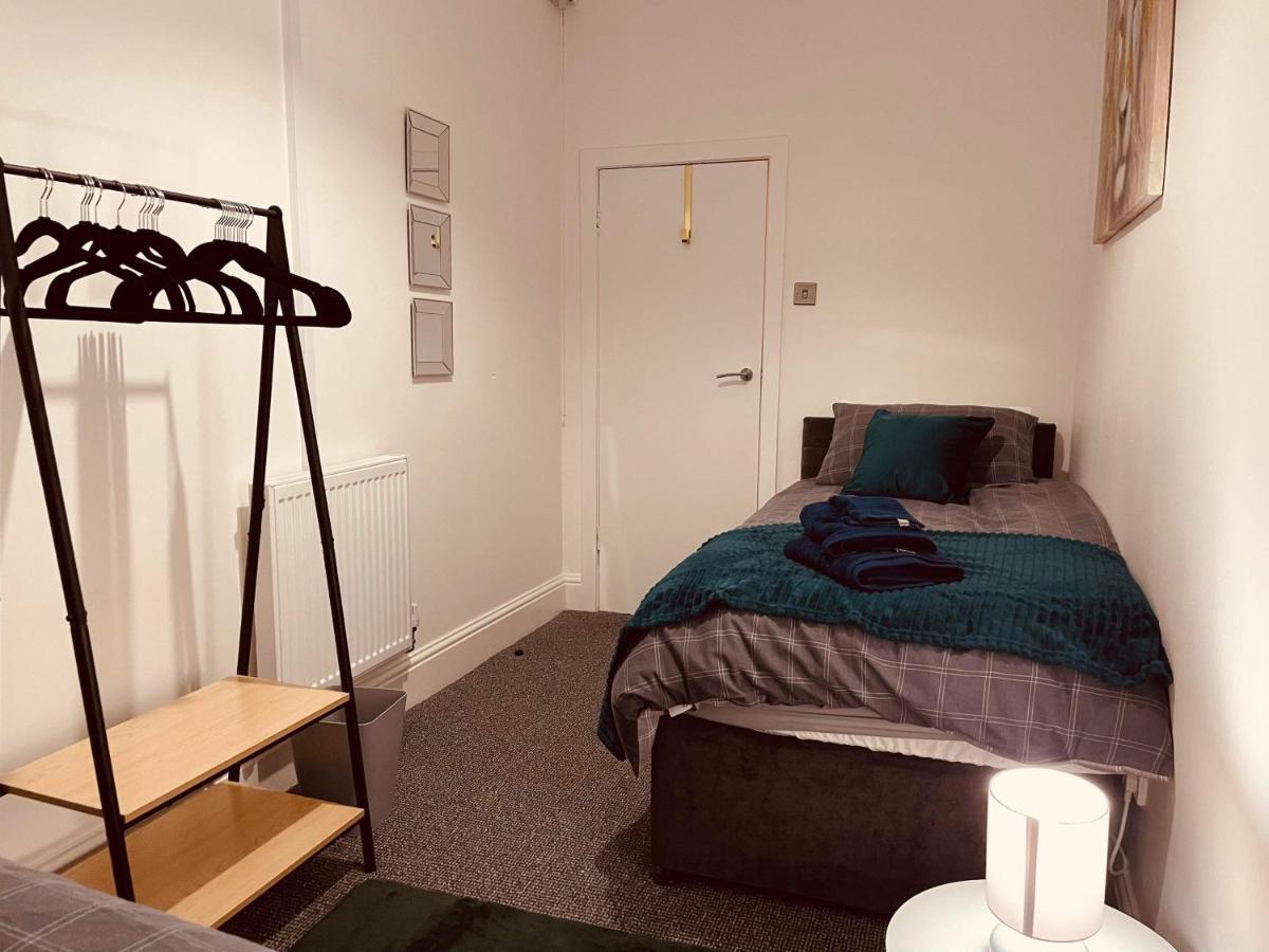 Luxury 3 Bed Sleeps 6-8 Apartment *