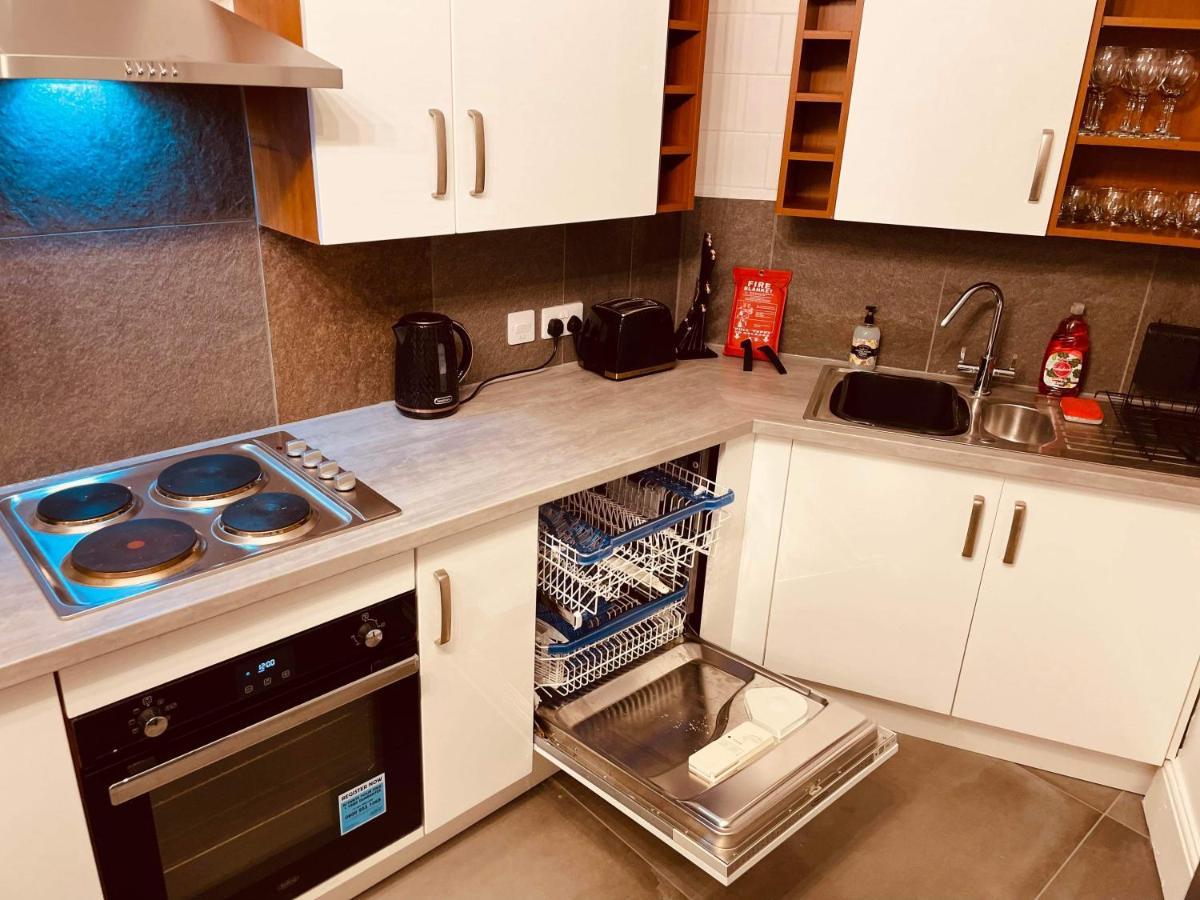 Luxury 3 Bed Sleeps 6-8