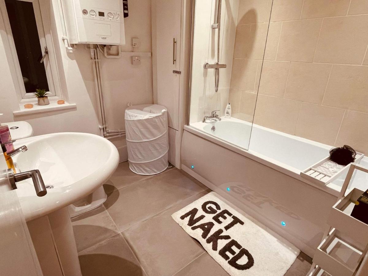 Luxury 3 Bed Sleeps 6-8 Apartment Blackpool
