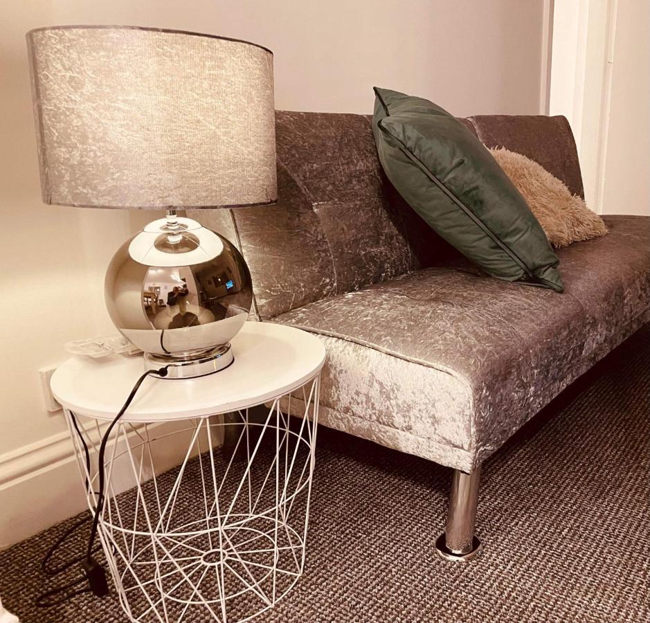 Luxury 3 Bed Sleeps 6-8 Apartment