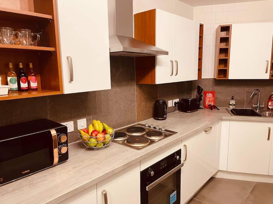 Luxury 3 Bed Sleeps 6-8 *