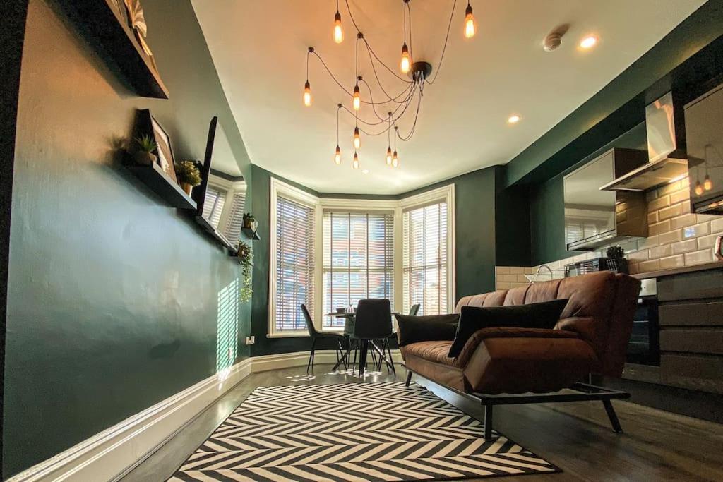 Velveteen By The V Group Apartment
