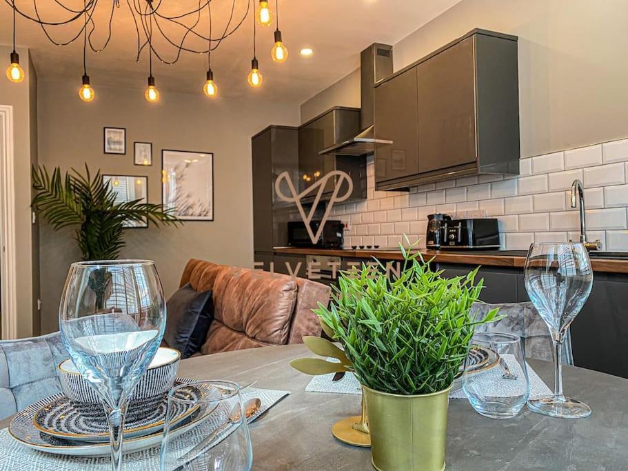 Velveteen By The V Group Apartment
