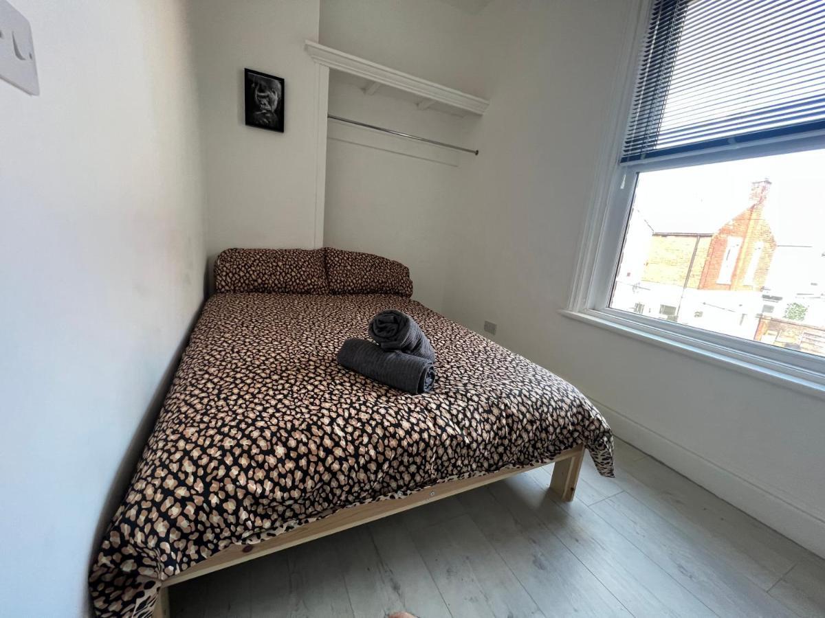 Safari Apartment, Free Parking, 10min Walk To Tower, Sleeps 12 * Blackpool