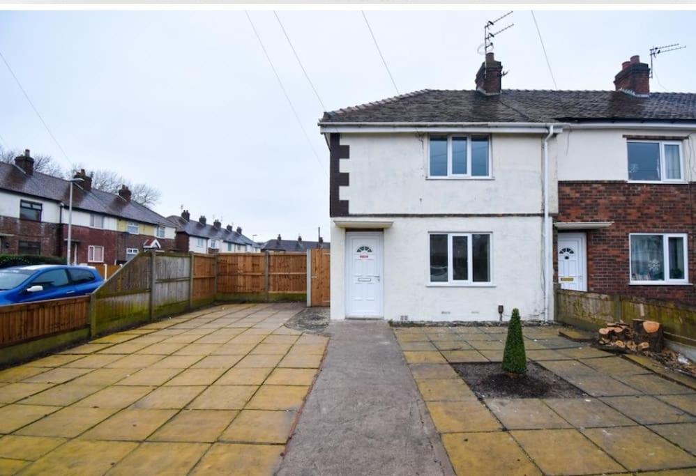 Apartment Cheerful 2-bedroom With Off Street Parking Blackpool
