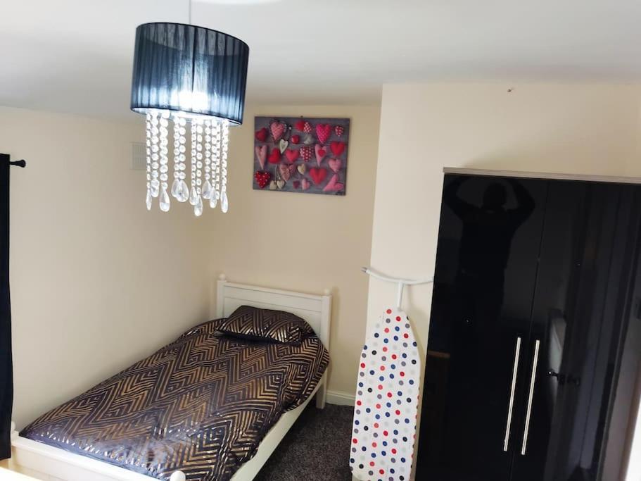 Cheerful 2-bedroom With Off Street Parking Blackpool