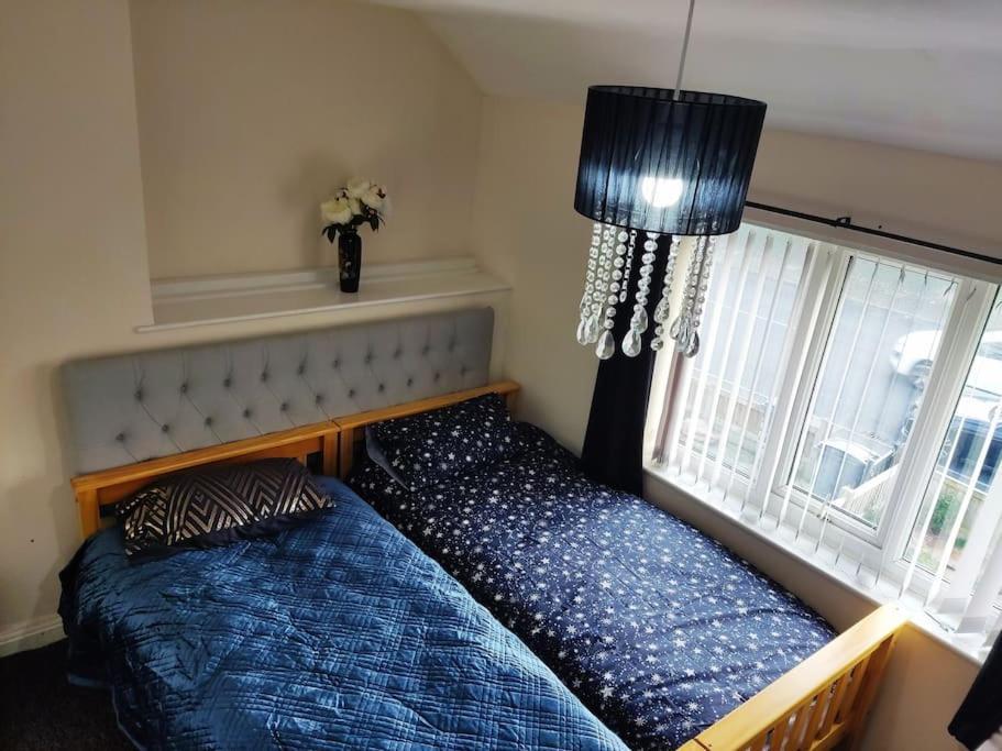 Cheerful 2-bedroom With Off Street Parking Blackpool