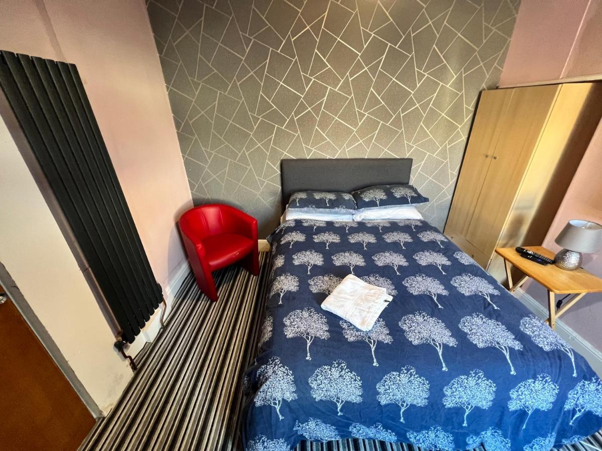 Kirkstead Guesthouse, Pet Friendly Available, Everyone Welcome * Blackpool