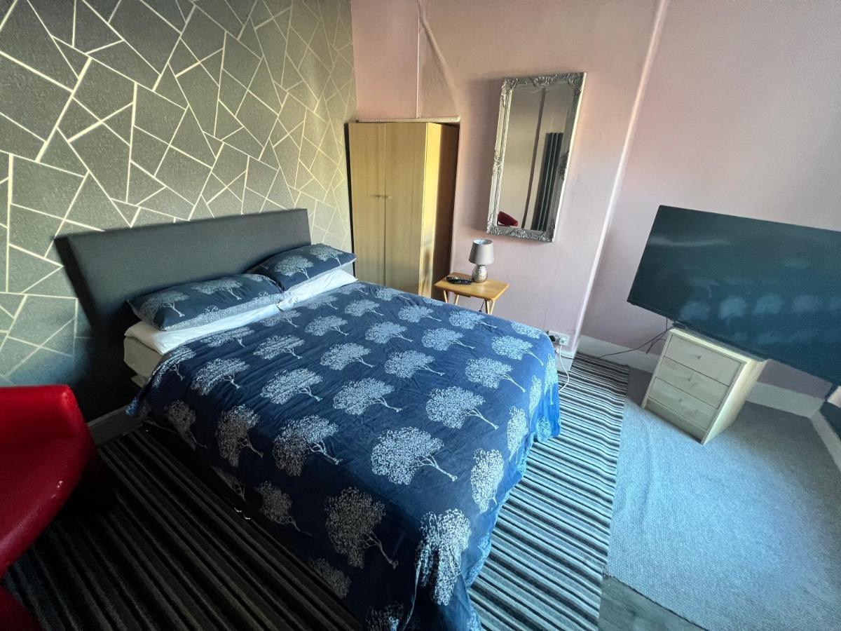 Guest house Kirkstead Guesthouse, Pet Friendly Available, Everyone Welcome Blackpool
