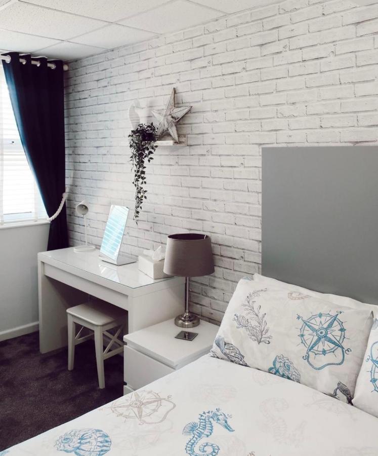 By The Seaside Bed & Breakfast Blackpool