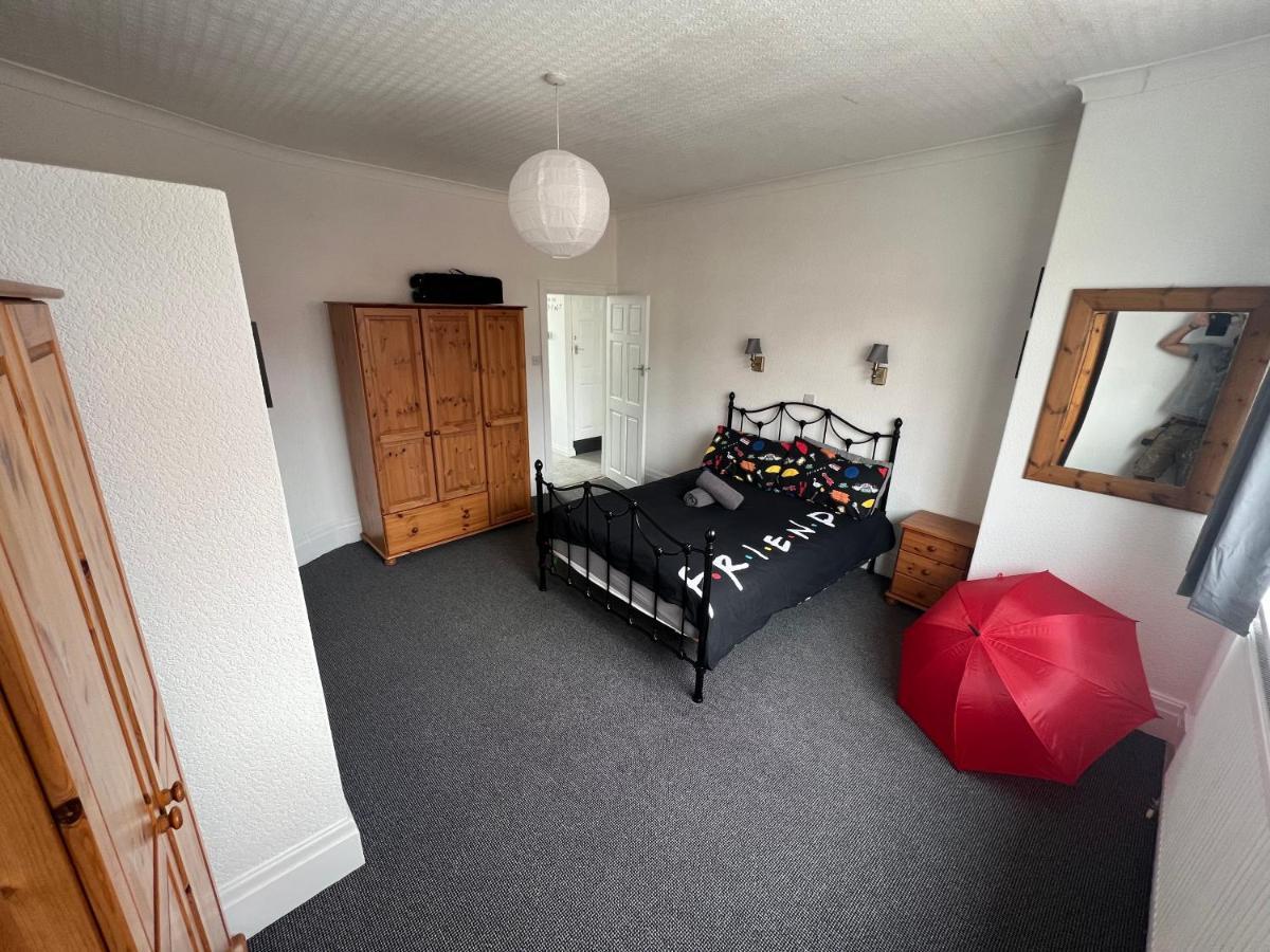 Friends House, Hot Tub, Sleeps 6 Holiday home Blackpool