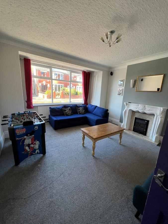 Friends House, Hot Tub, Sleeps 6 Holiday home Blackpool