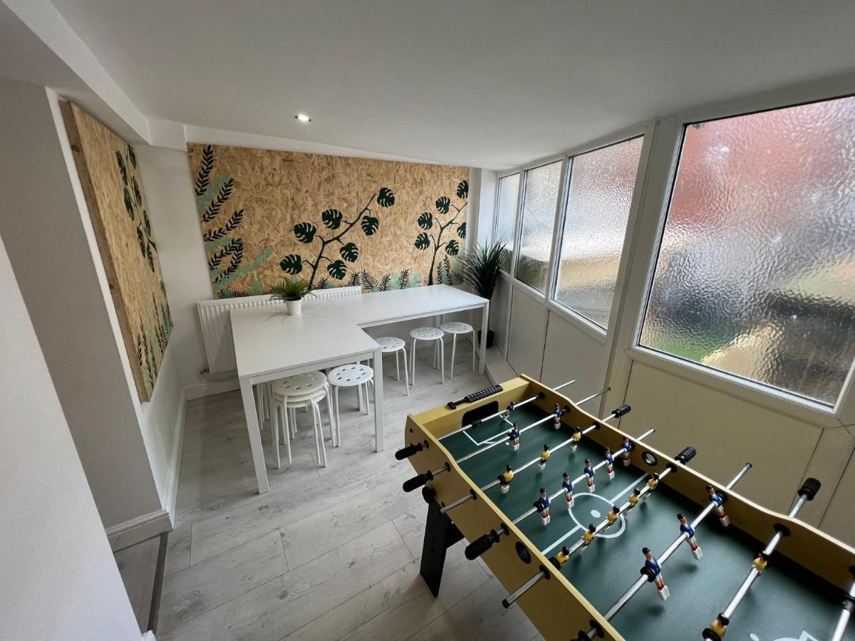Tropical Apartment, 10 Min From Tower, Outside Space, Sleeps 12