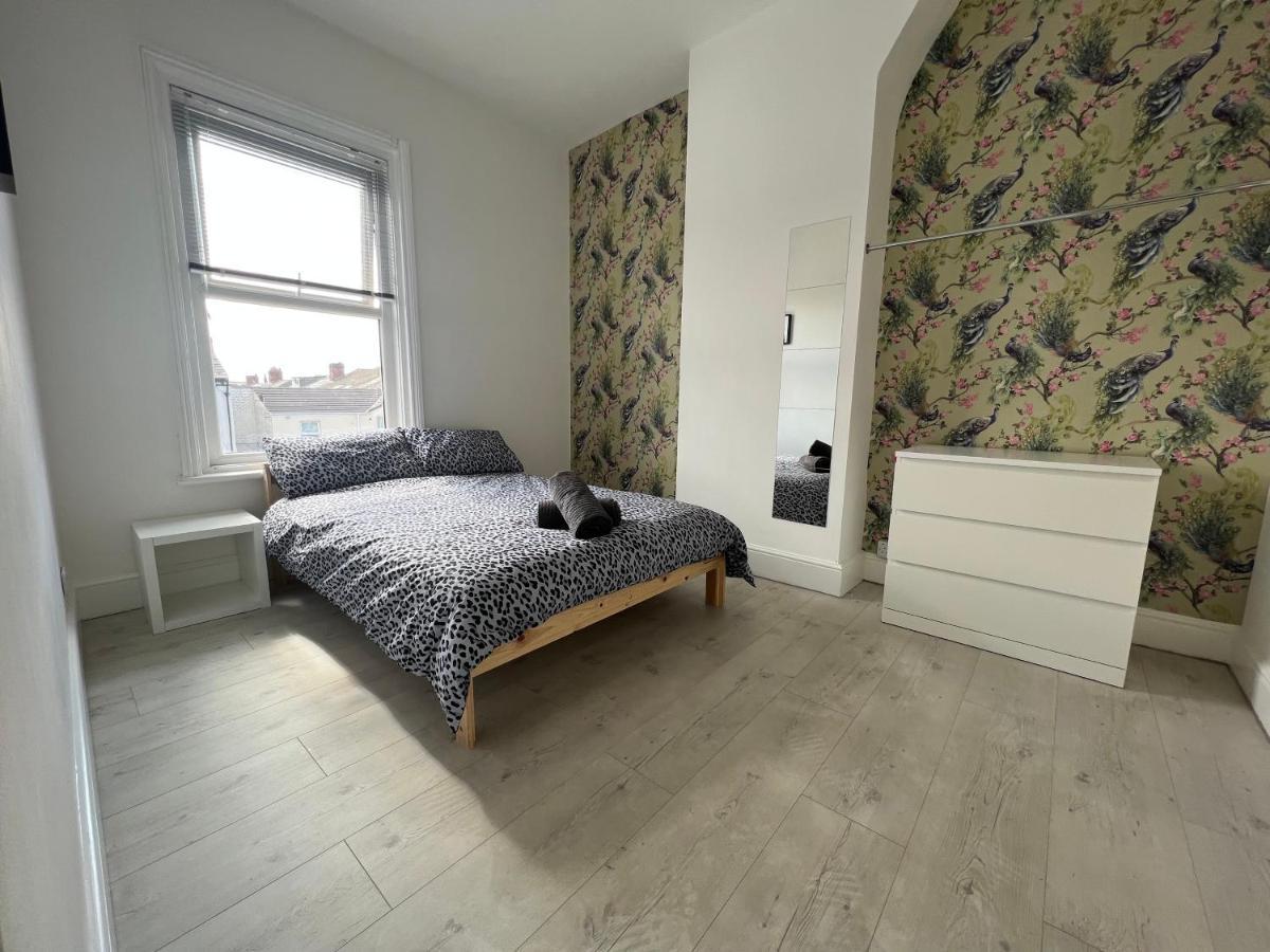 Safari Apartment, Free Parking, 10min Walk To Tower, Sleeps 12 Apartment