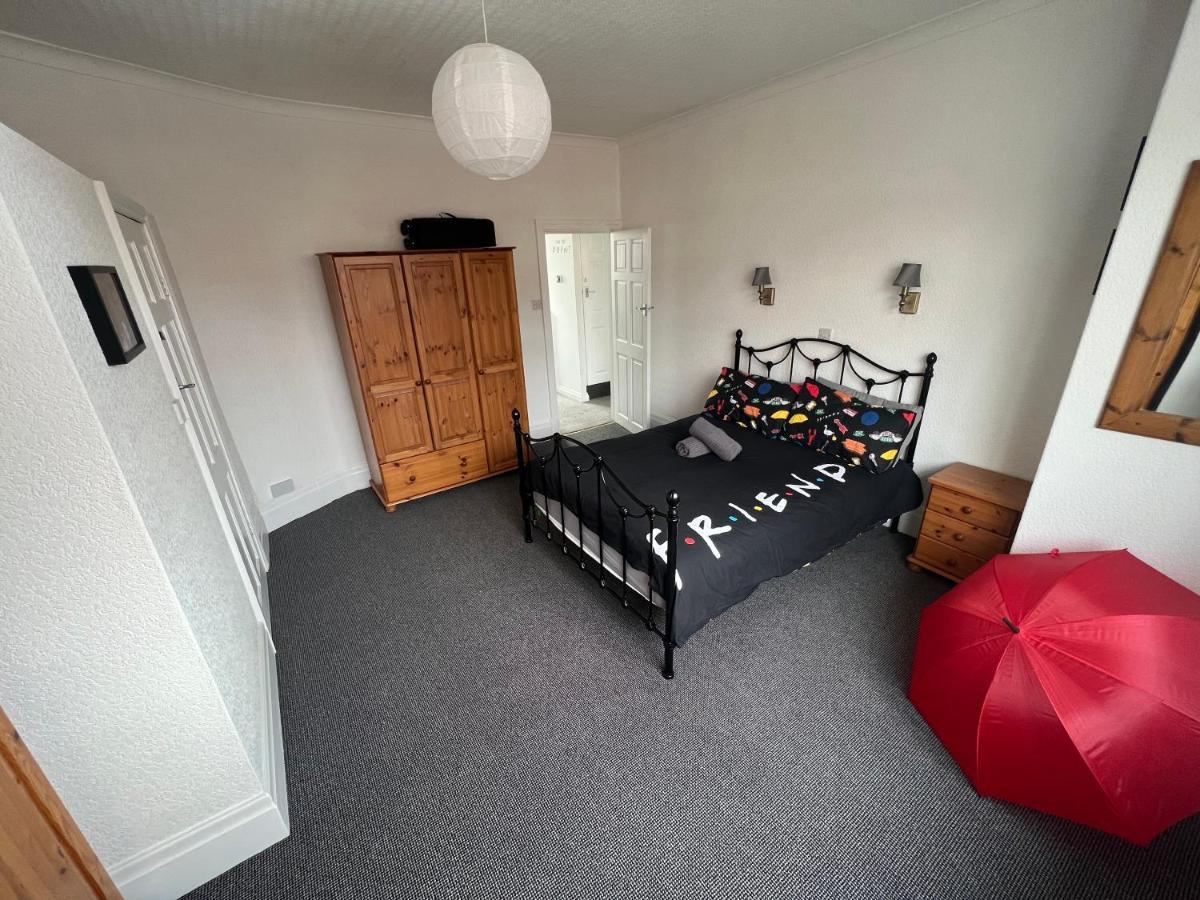 Friends House, Hot Tub, Sleeps 6 Holiday home *