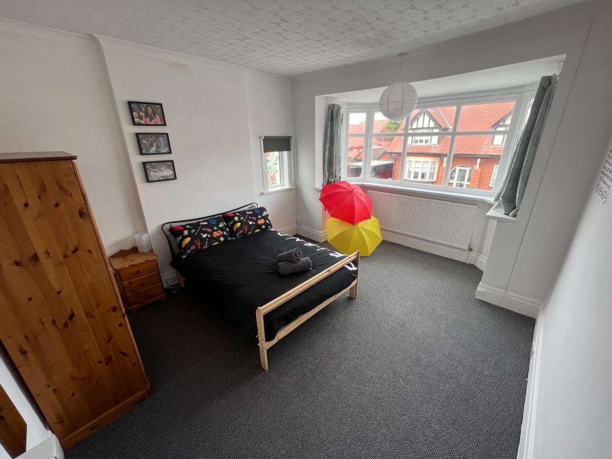 Friends House, Hot Tub, Sleeps 6 Holiday home *