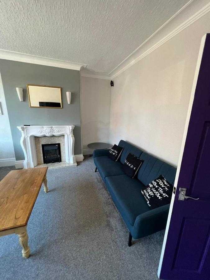 Friends House, Hot Tub, Sleeps 6 * Blackpool
