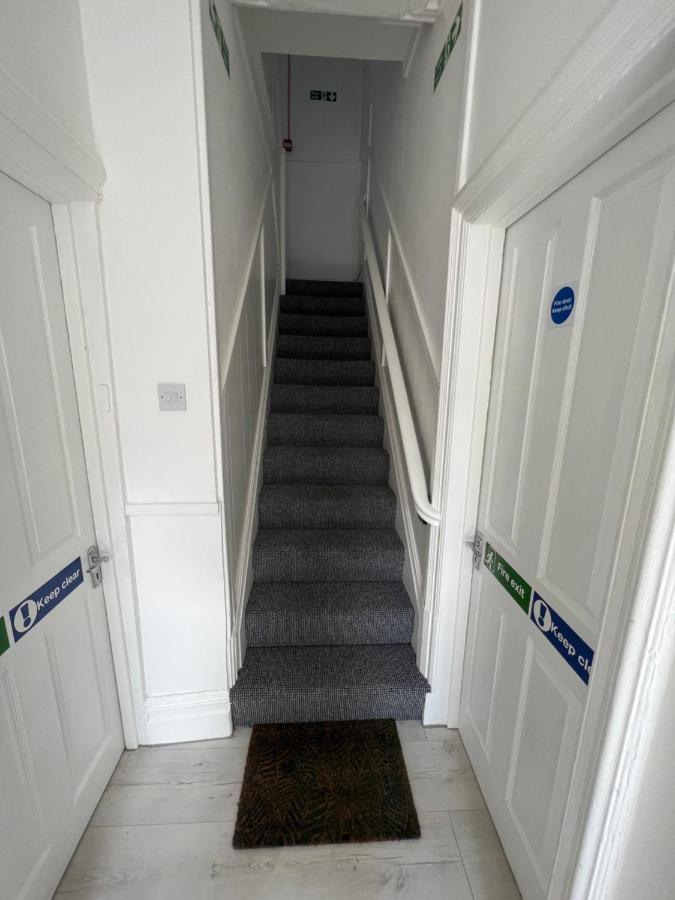 Safari Apartment, Free Parking, 10min Walk To Tower, Sleeps 12 Apartment Blackpool