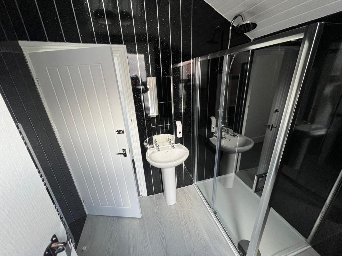 Safari Apartment, Free Parking, 10min Walk To Tower, Sleeps 12 Apartment *