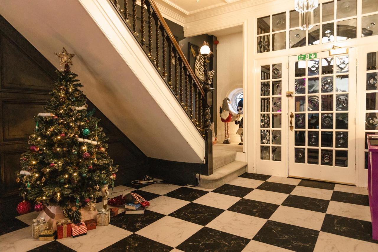 Empress Hall By Charles Alexander Short - Sleeps 20