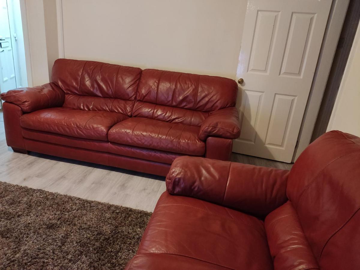 Cheerful 2-bedroom With Off Street Parking *