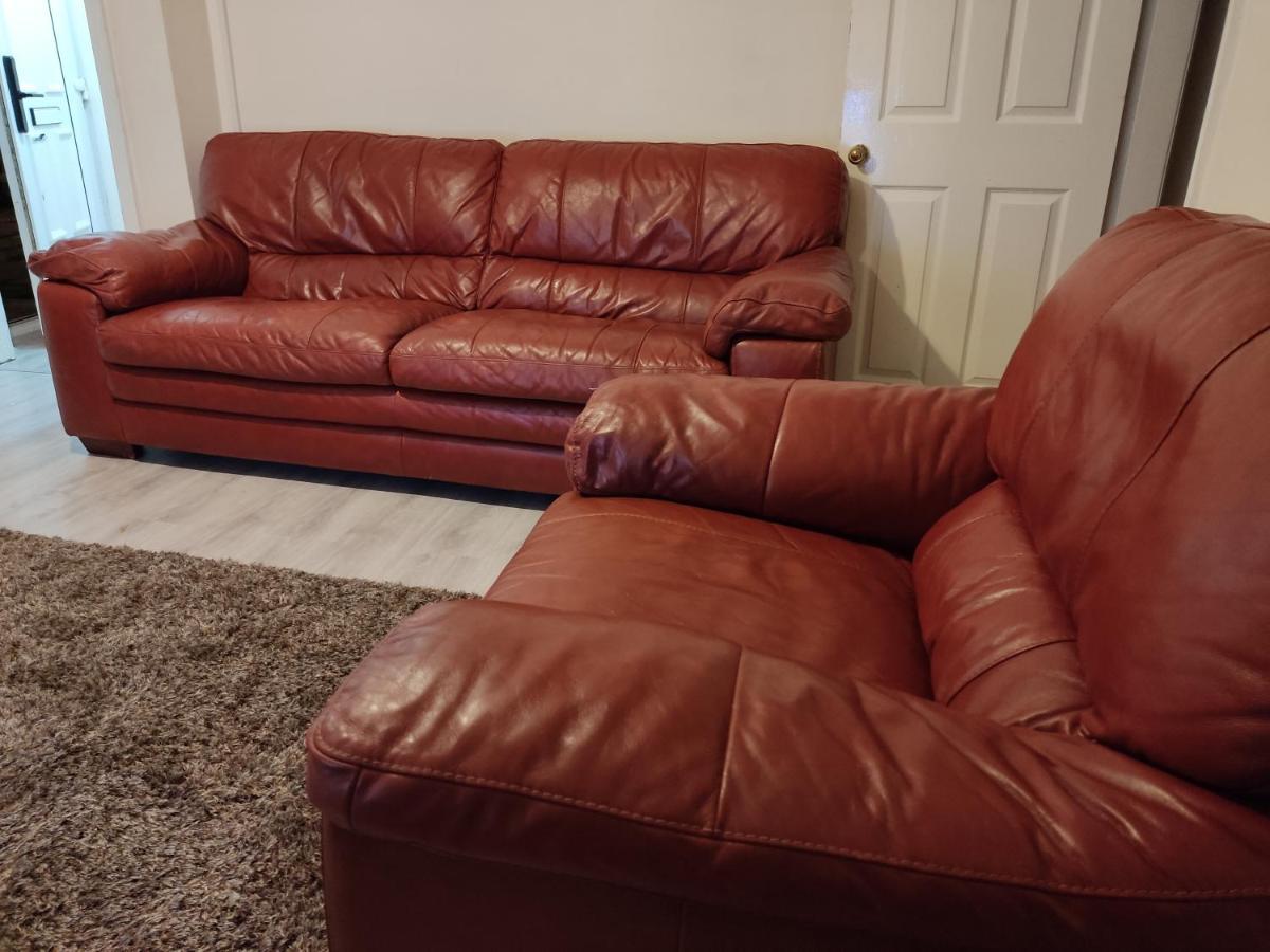 Cheerful 2-bedroom With Off Street Parking Apartment