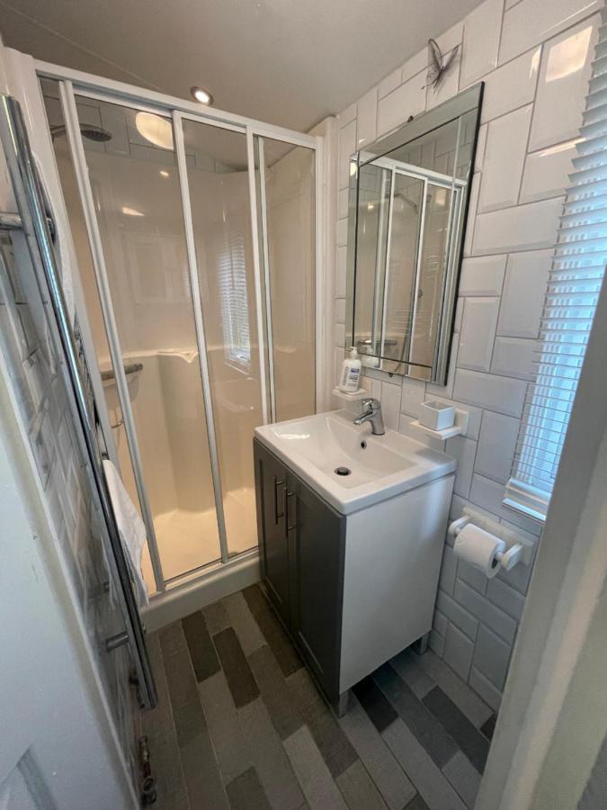 The Winchester By Sasco Apartment *