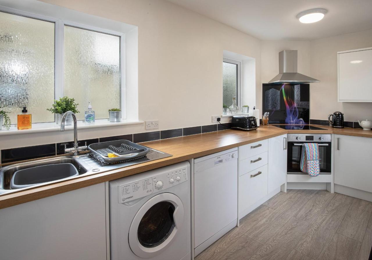 Holiday home Fantastic! Family Home: Free Parking *
